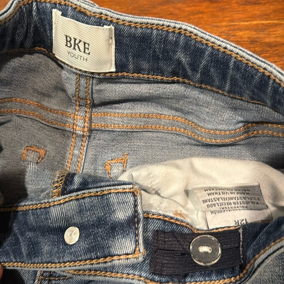 Like new girl’s Buckle bootcut jeans. Size 12R. Worn very few times. - Picture 7 of 7